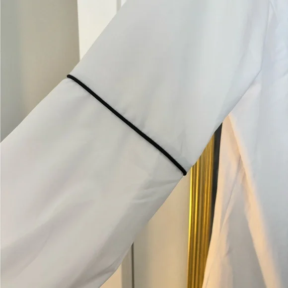 Shop Kultivate White and Navy Button Down Collared Blouse - Picture 3 of 8